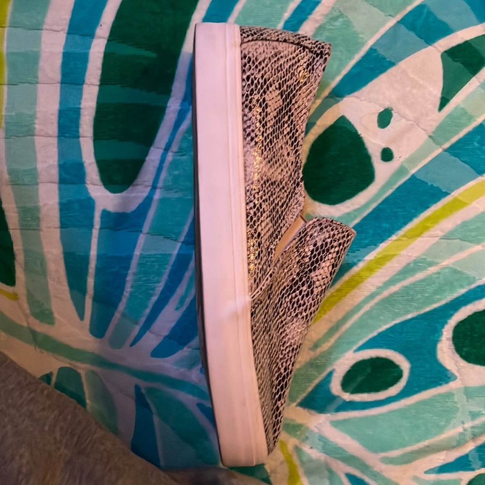 Snake skin shoe 7 1/2